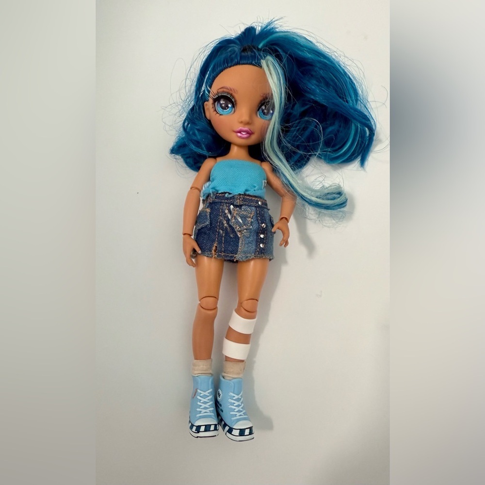 Rainbow High Skyler Bradshaw cheer fashion posable 10.5” doll